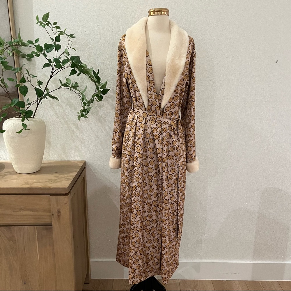 Australia Luxe Collective Empress Long Satin Smiles Smiley Face Robe - Picture 6 of 16